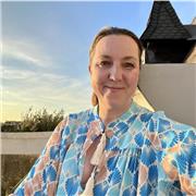 Muttersprachlerin aus England bietet allerlei Nachhilfe an. Von Schularbeiten zu Business Präsentationen